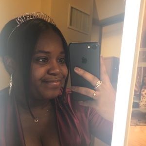 Meet your Posher, Chanel